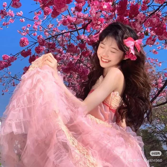 Ai Mới Là Nữ Thần Thật Sự?